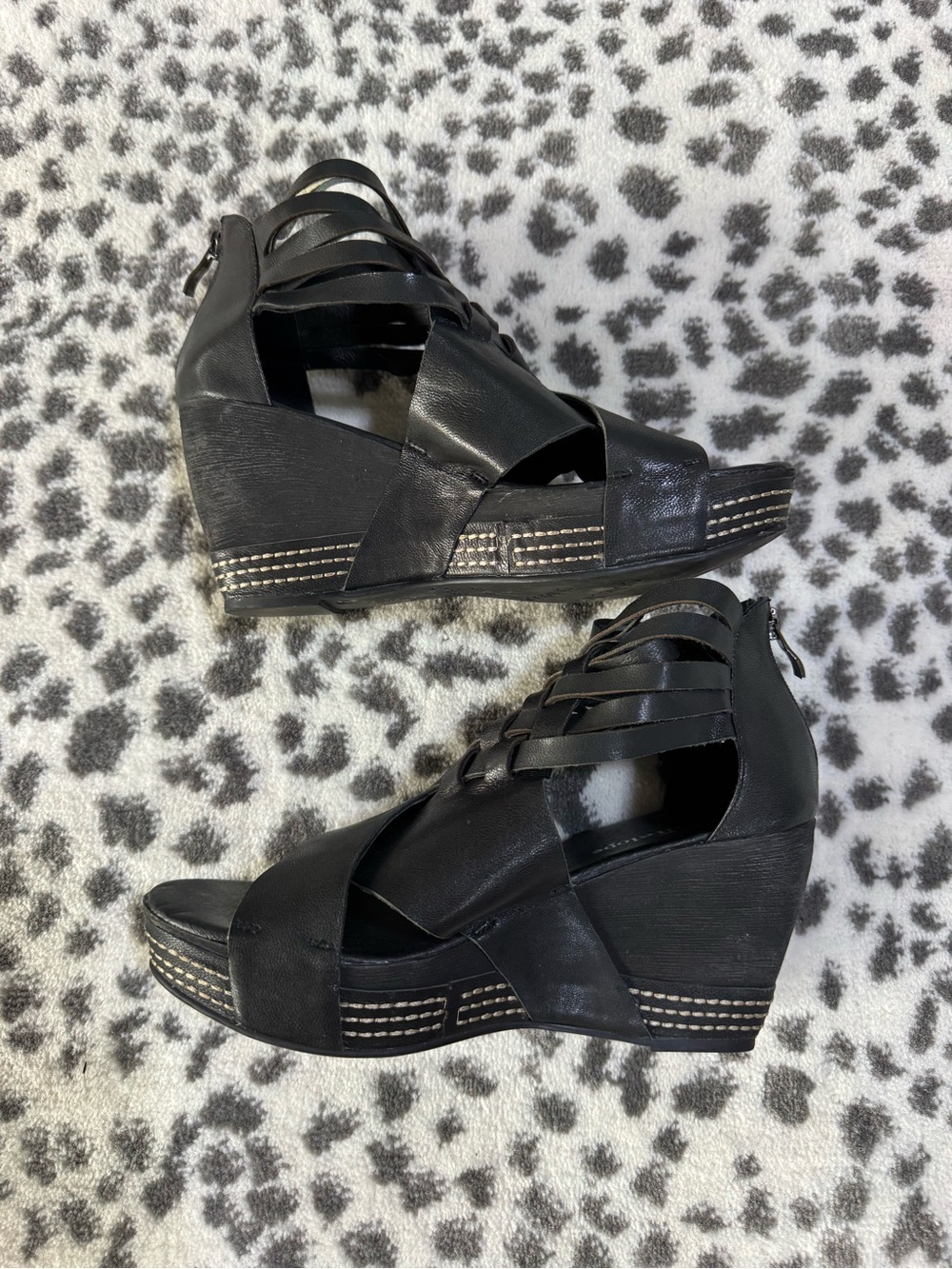 Antelope Tavi Black Wedge sandals